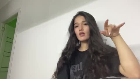 Mia online show from June 4, 4:11 pm