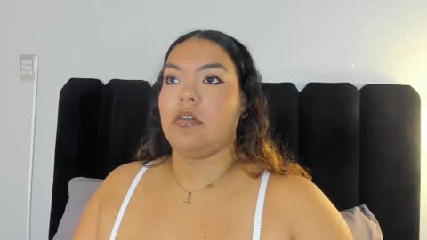 freya_blaze online show from March 19, 4:39 am