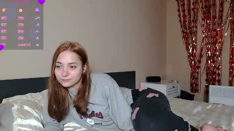 FreyaOliver online show from March 28, 9:35 pm