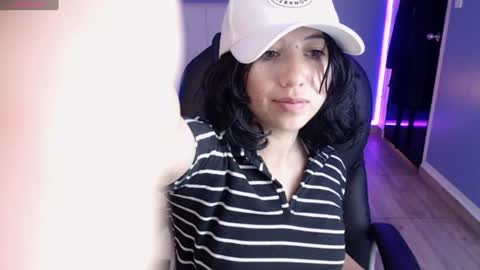 frida_lassi_ online show from January 21, 12:07 pm