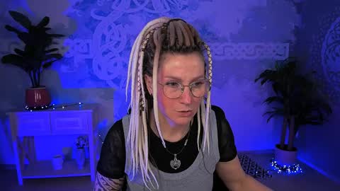 Frida Tander online show from April 4, 5:17 am