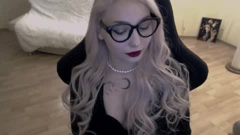 Lilith online show from October 1, 6:02 pm