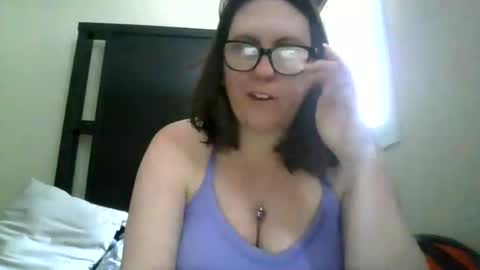 fuzzypeaches87 online show from February 19, 8:18 pm