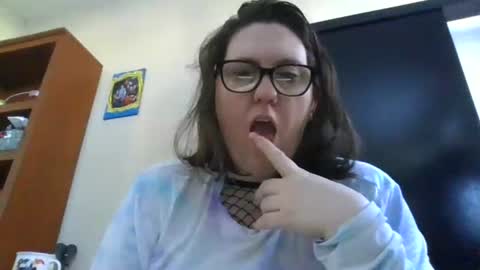 fuzzypeaches87 online show from January 31, 8:51 pm