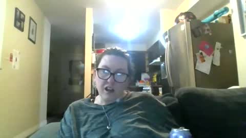 fuzzypeaches87 online show from April 6, 2:22 am