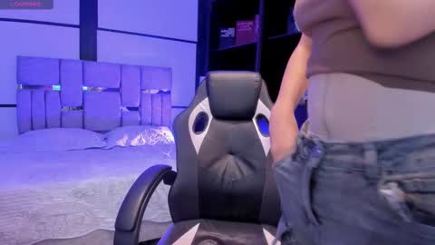 gemmabrown_ online show from February 20, 12:29 pm