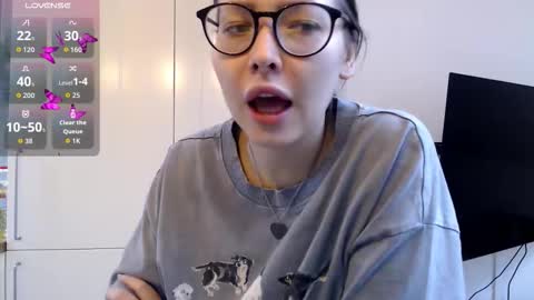 genev__ievee online show from December 22, 10:51 am