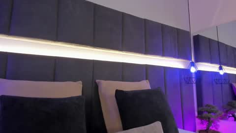 Kendal  online show from January 15, 10:57 pm