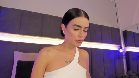 Kendal  online show from January 25, 11:00 pm