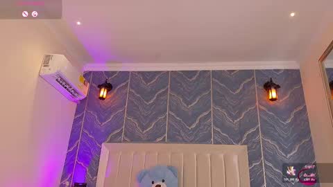    online show from November 12, 12:25 pm