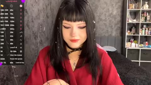 EmelyWoodes online show from June 2, 7:31 am