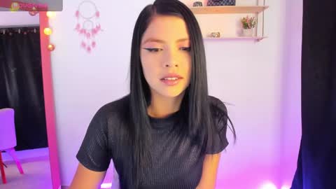 giaaaa   online show from January 31, 12:06 am