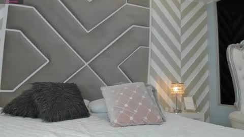 giannasue online show from December 7, 8:05 pm