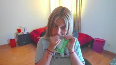 GiaRoussel online show from March 25, 2:42 pm