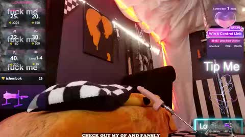 Giggles online show from January 8, 4:55 pm