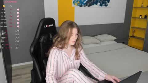 gigihadd online show from December 31, 12:04 pm