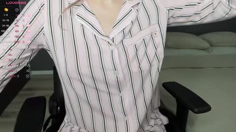 gigihadd online show from December 31, 10:23 pm