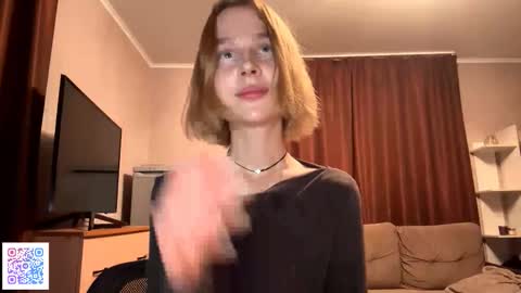 Molly online show from October 12, 8:00 pm