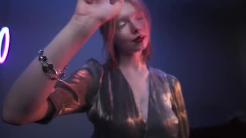        im expecting 350 thumbs up on my altar   online show from December 1, 10:34 pm