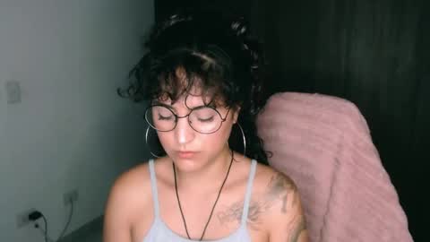 giny_bean online show from April 15, 1:39 am