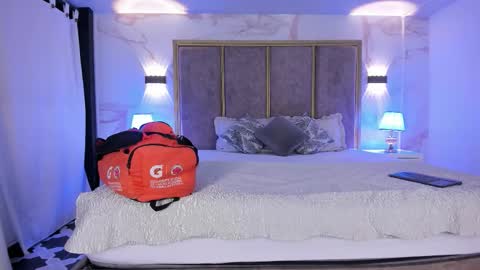     online show from October 7, 10:30 am