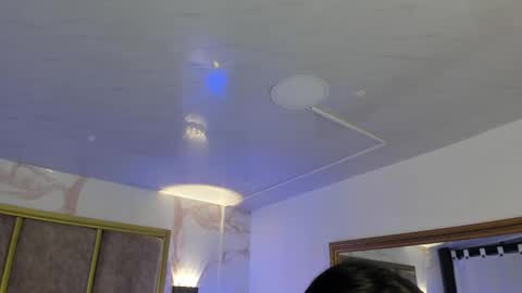     online show from October 21, 10:30 am