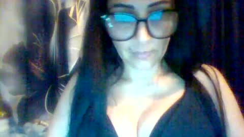 gisell489415 online show from June 16, 8:43 pm