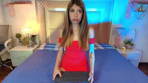 Giselle Tompos online show from July 30, 8:10 pm