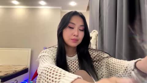 Mia online show from March 4, 7:31 pm