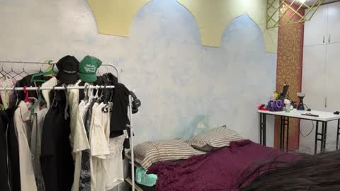 Mia online show from April 9, 10:42 am