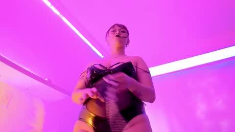 Mimi online show from September 16, 6:38 pm