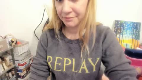 gloss___ online show from November 16, 4:29 pm