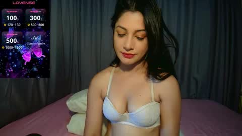 Layla Salvardor online show from November 20, 8:15 am