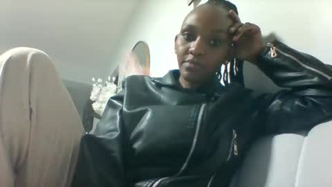 goldenmusexo online show from April 11, 6:44 pm