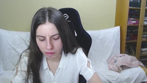 Elizabeth Effie online show from March 7, 8:11 pm