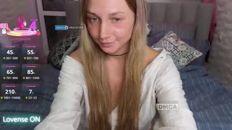 goodgirl0024 online show from October 1, 8:47 pm