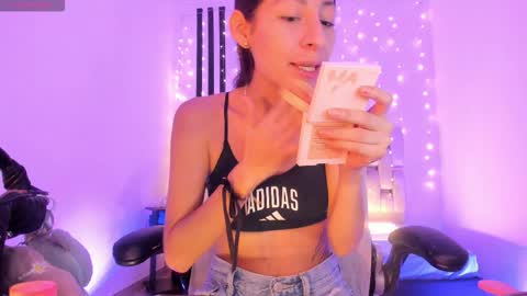 i am Jessi  I love animals and drawing I hope to get along with everyone. XOXO online show from March 28, 7:46 pm