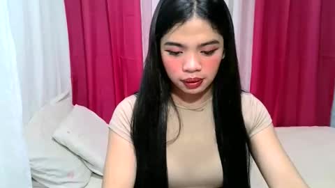gorgeouspinay_gwen online show from March 27, 2:02 am