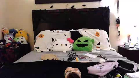 gothbaby305 online show from October 12, 7:33 am