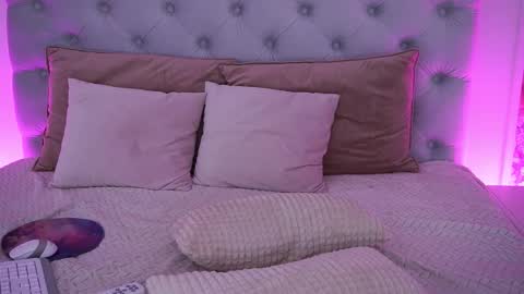 gracedaviess online show from March 29, 4:39 pm