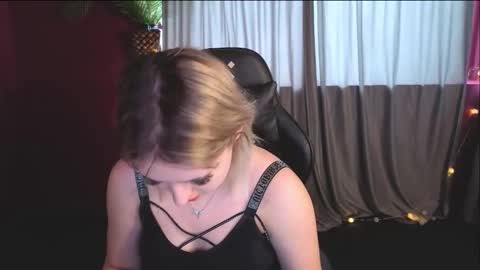 grase_neon online show from February 15, 8:35 am