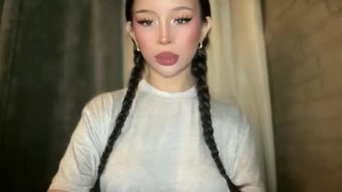 Marie Pelie online show from December 23, 10:30 am