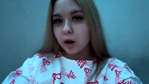 Lina 3 online show from February 4, 3:26 pm