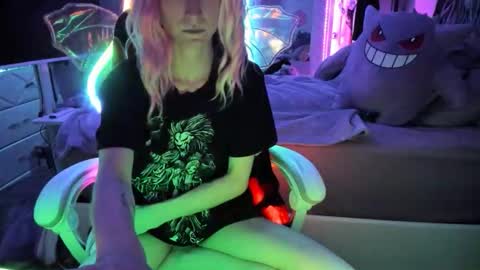 GreenEyedLovexo online show from April 6, 4:57 am