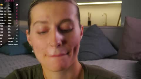 Kelly online show from April 22, 2:25 pm