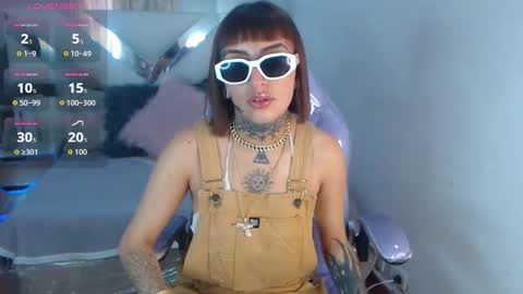 gyal_8_ online show from October 17, 8:12 pm