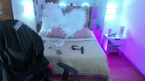 gyal_8_ online show from February 11, 2:51 pm