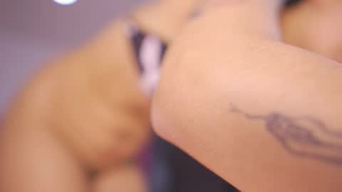 Hade online show from November 6, 6:58 pm