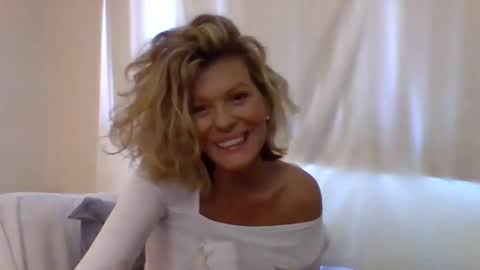 Hailey online show from December 20, 7:39 pm