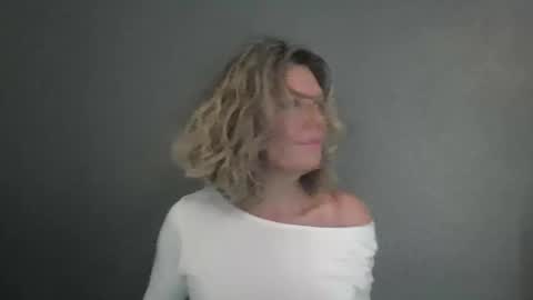 Hailey online show from April 1, 5:21 pm